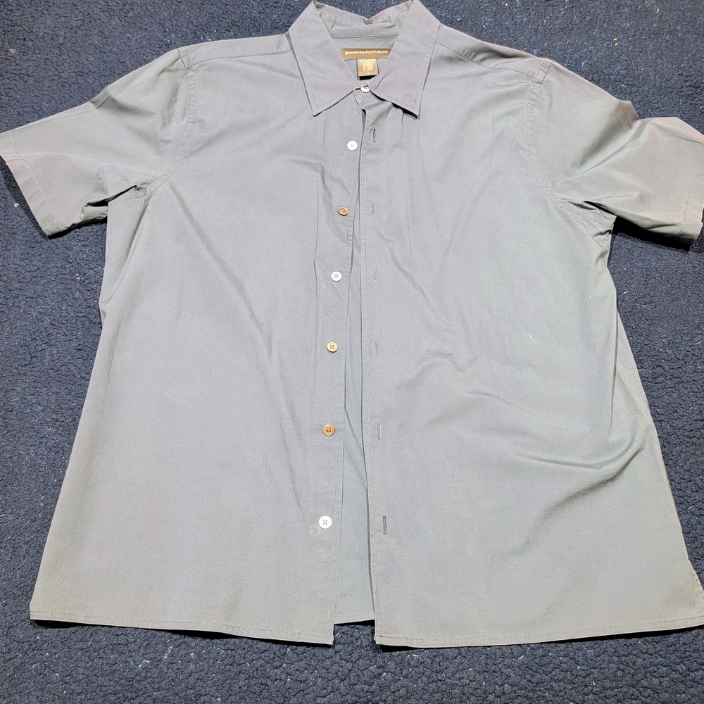 Banana Republic Men's Slate Short Sleeve Button Down Shirt (Large)